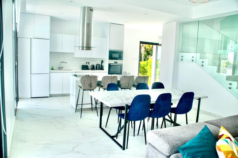 By the Beach Villa Natalya Villa in Paralimni
