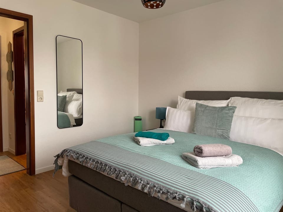 Bed, Photo of the whole room, Bedroom, towels