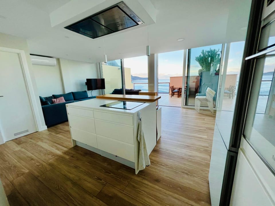 Kitchen or kitchenette, Sea view