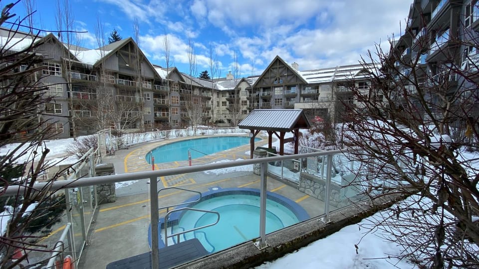 Property building, Winter, Hot Tub, Swimming pool