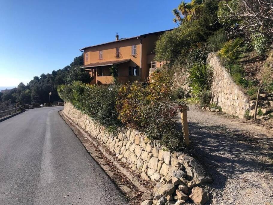 AMORE A PRIMA VISTA !! Mortola Apartment in Liguria