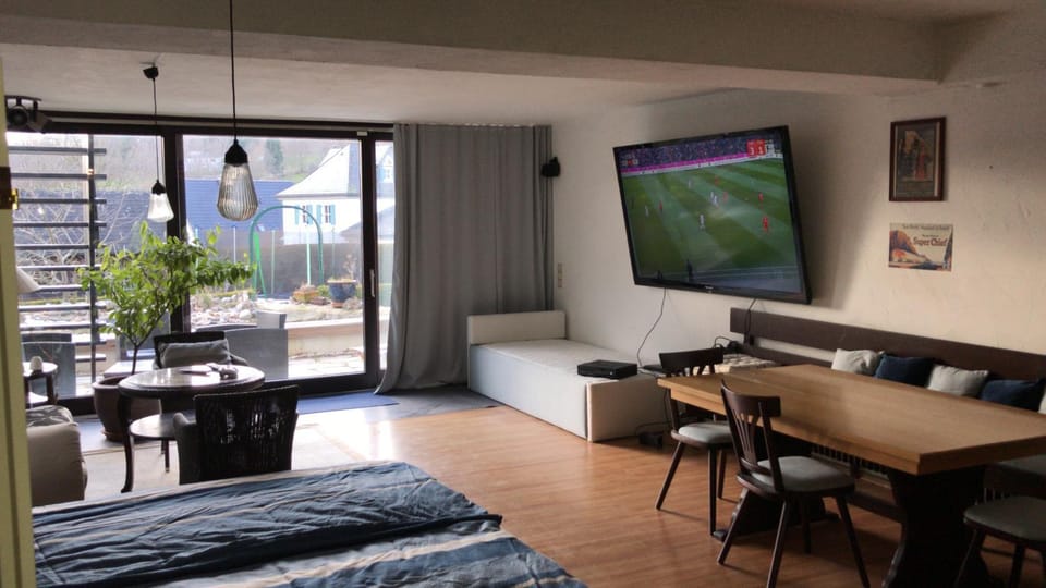 Bed, TV and multimedia, Living room, Photo of the whole room, Dining area, Bedroom