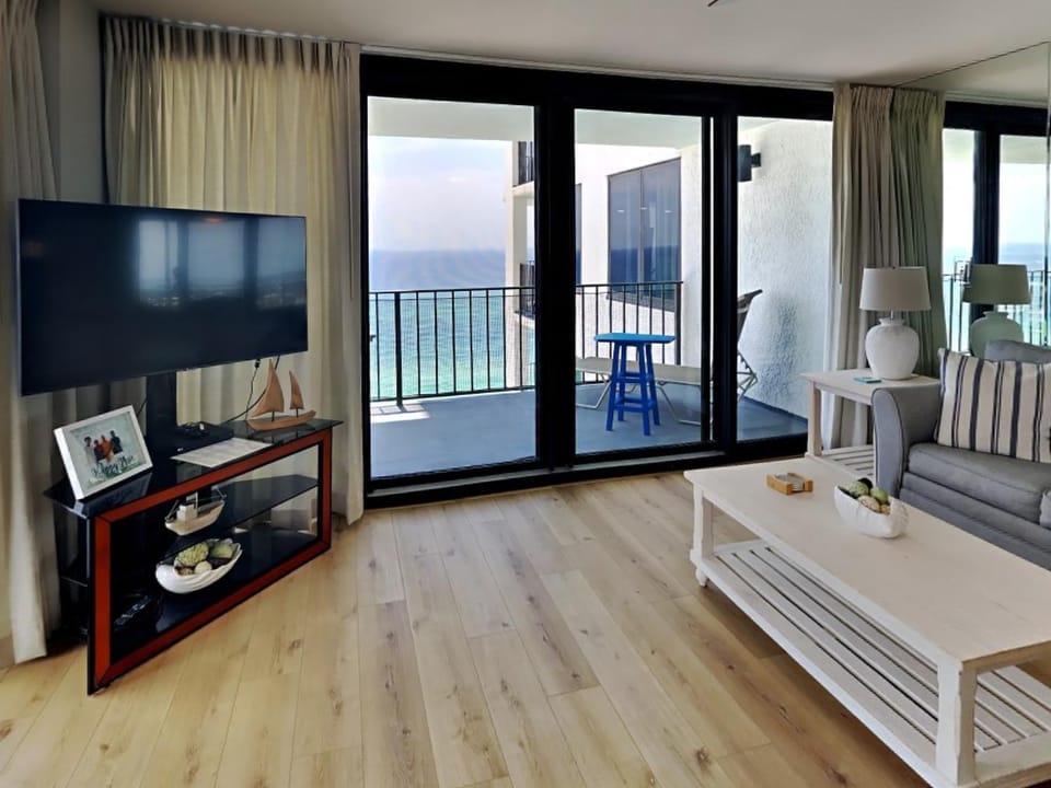 TV and multimedia, Balcony/Terrace, Living room, Seating area, Sea view, furniture