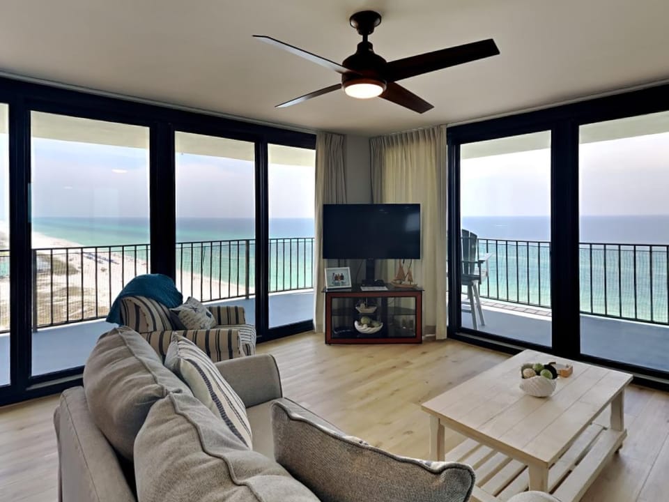 Balcony/Terrace, Living room, Seating area, Sea view