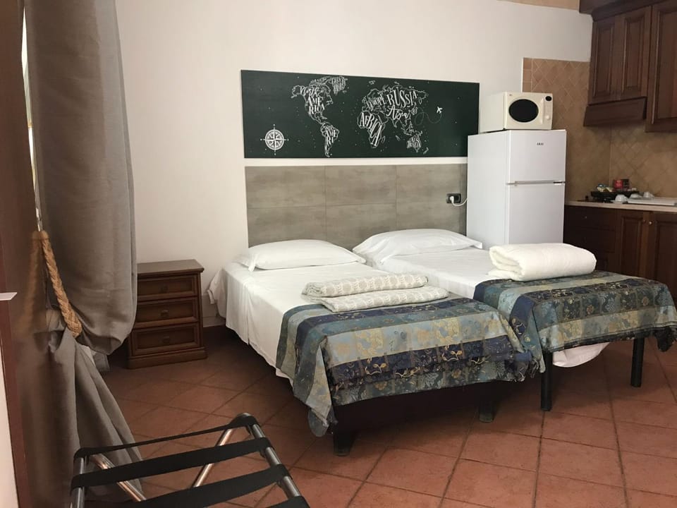 Bed, Kitchen or kitchenette, Bedroom, minibar, oven