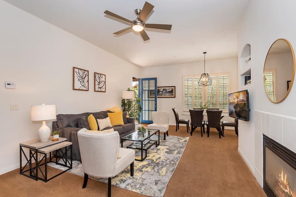 Living room, Seating area