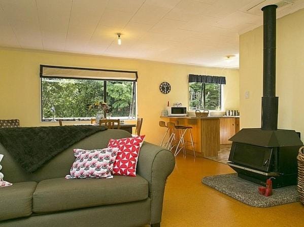 Matuku Hideaway - Taupo Holiday Home House in Taupo