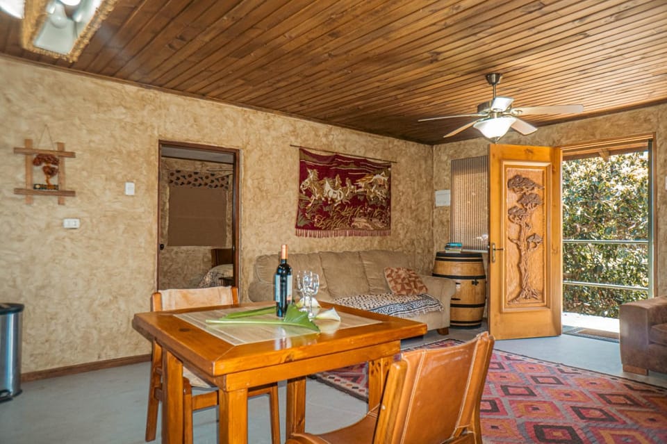 Living room, Seating area, Dining area, fireplace