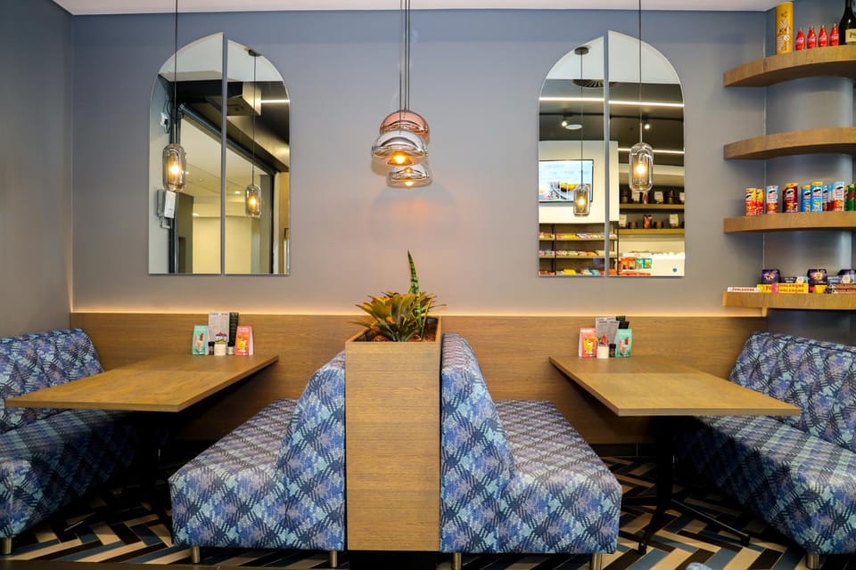 Restaurant/places to eat, Lounge or bar
