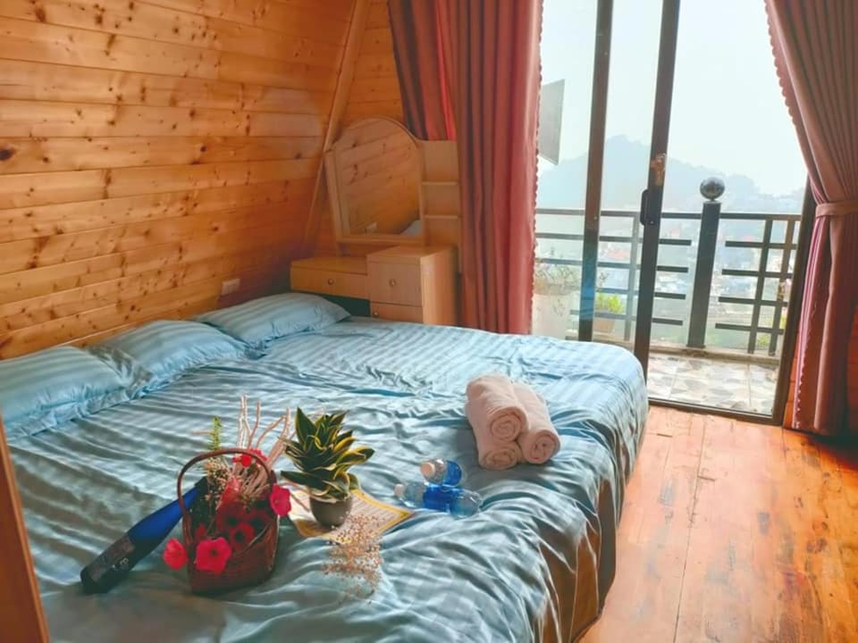 Bed, View (from property/room), Photo of the whole room, Bedroom