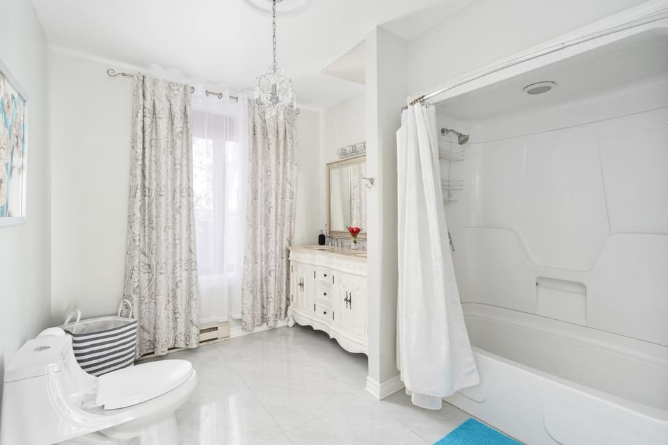 Bathroom, towels