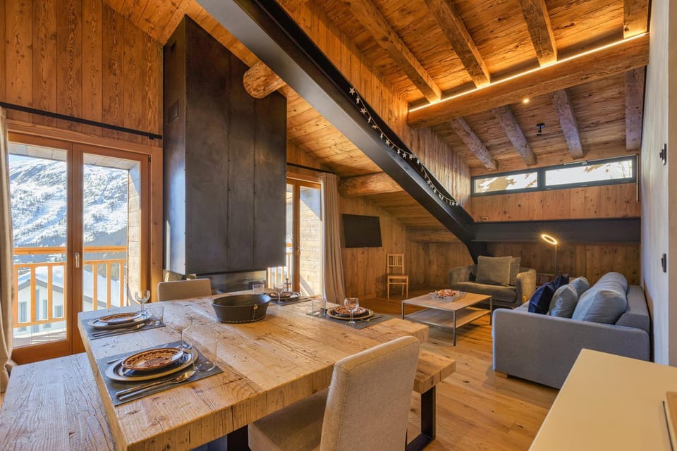 Living room, Dining area