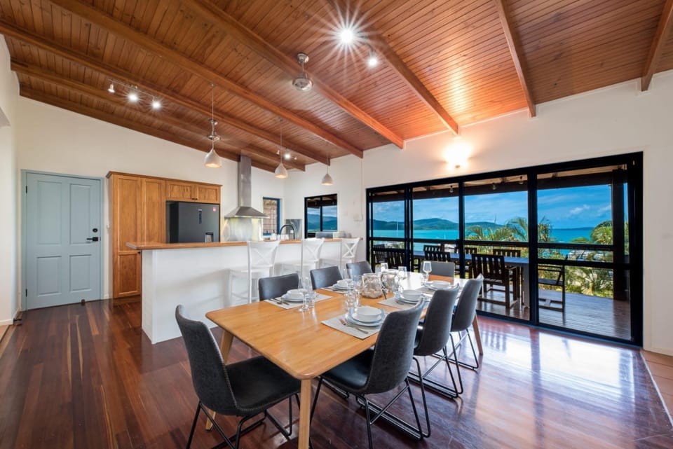 Dining area, kitchen