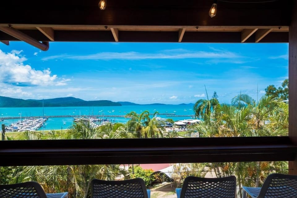 Beyond The Palms - Airlie Beach House in Airlie Beach