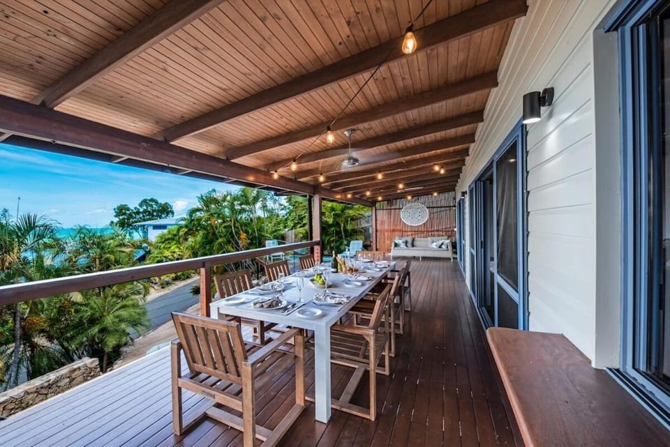 Beyond The Palms - Airlie Beach House in Airlie Beach