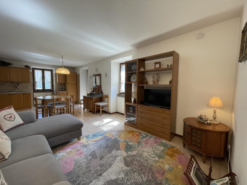 Communal lounge/ TV room, Living room