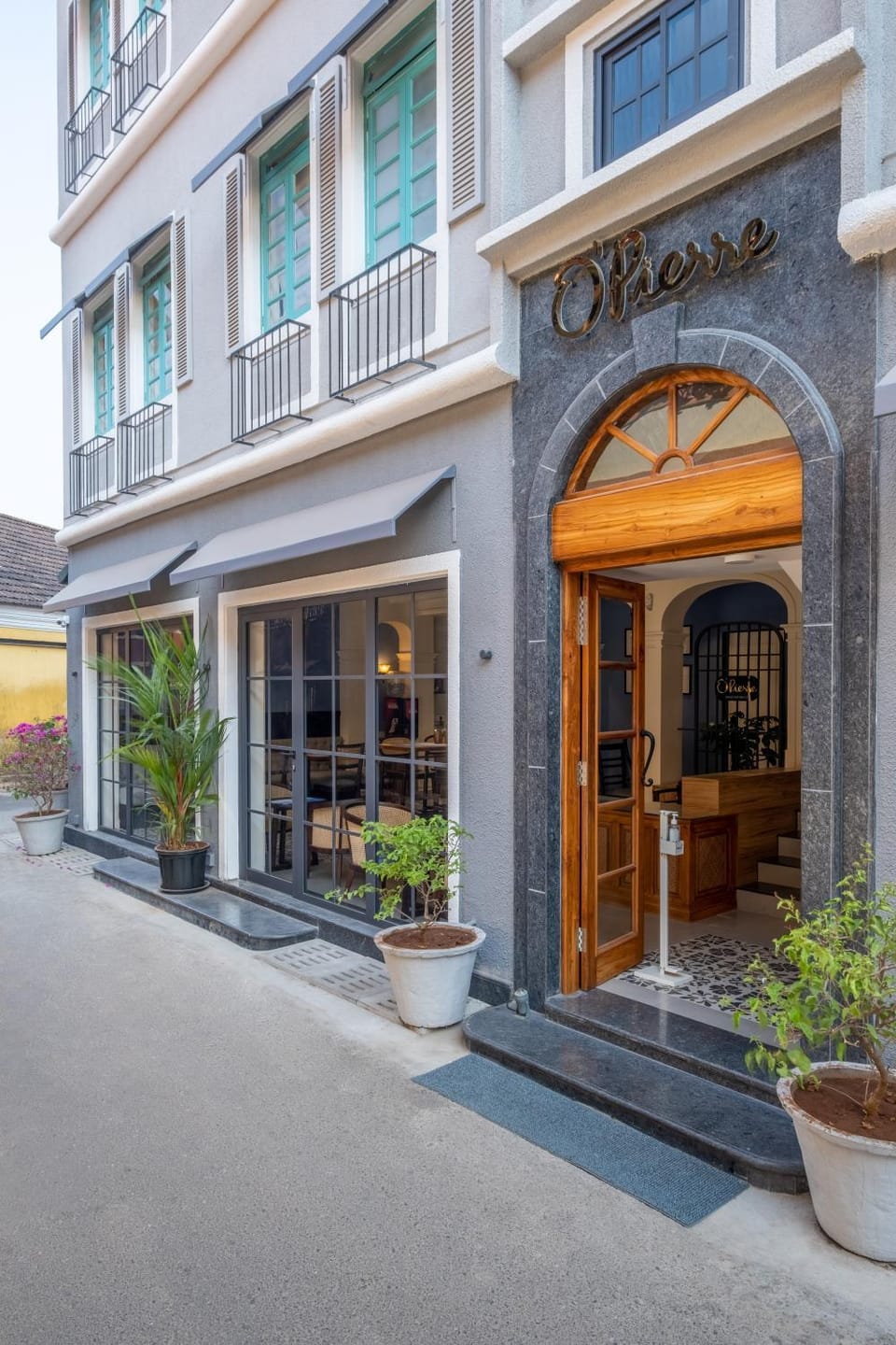 Facade/entrance