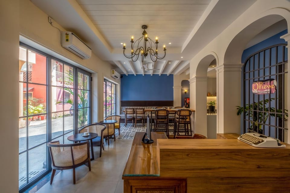Restaurant/places to eat, Lounge or bar, Seating area, Dining area