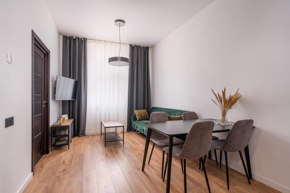 TV and multimedia, Living room, Seating area, Dining area, hair dresser