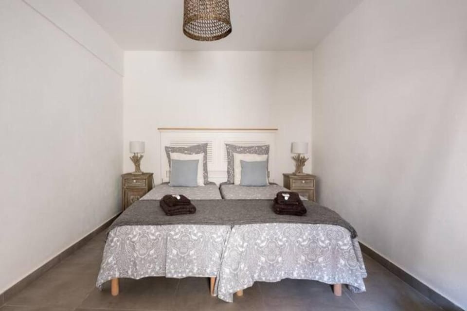 La Tour 1 Appartement au coeur du centre ville Apartment in L'Isle-sur-la-Sorgue