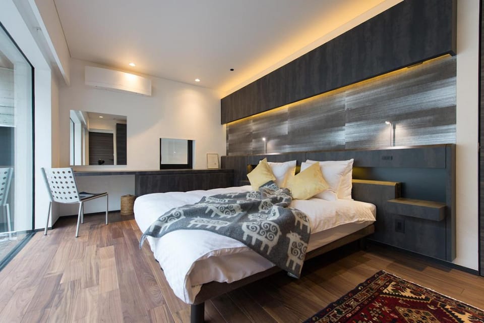 Photo of the whole room, Bedroom