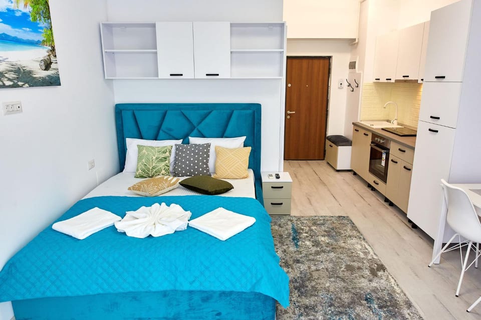 Bed, Kitchen or kitchenette, Living room, Photo of the whole room, Seating area, Dining area, Bedroom