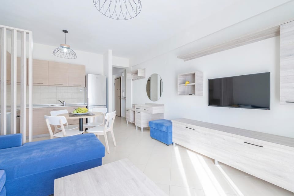 Communal lounge/ TV room, Living room