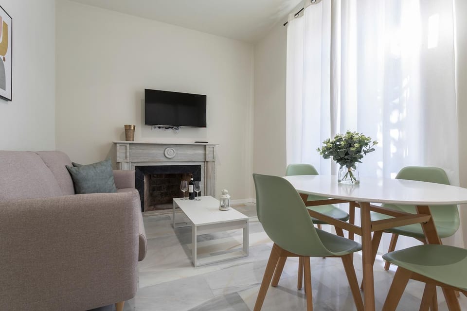 TV and multimedia, Living room, City view, flat iron