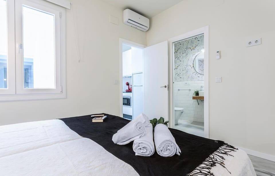 Property building, Bed, Bedroom