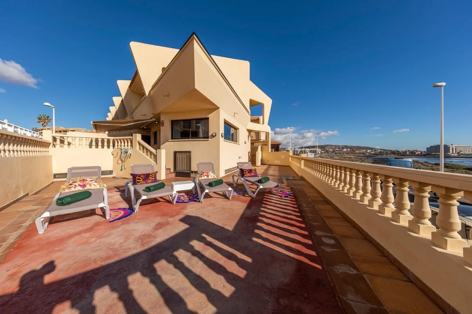 Property building, Facade/entrance, Balcony/Terrace
