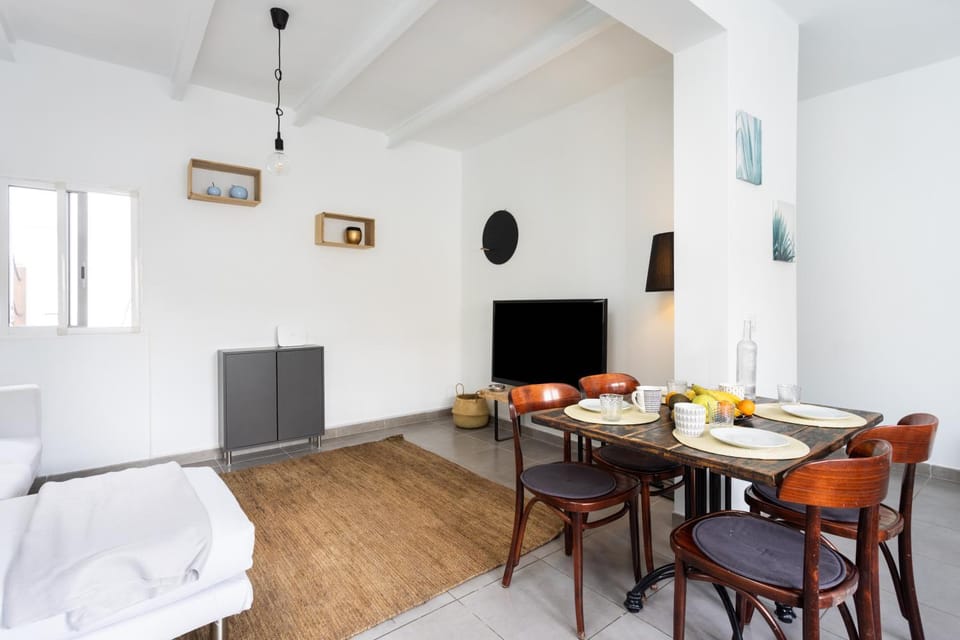 TV and multimedia, Living room, Seating area, Dining area