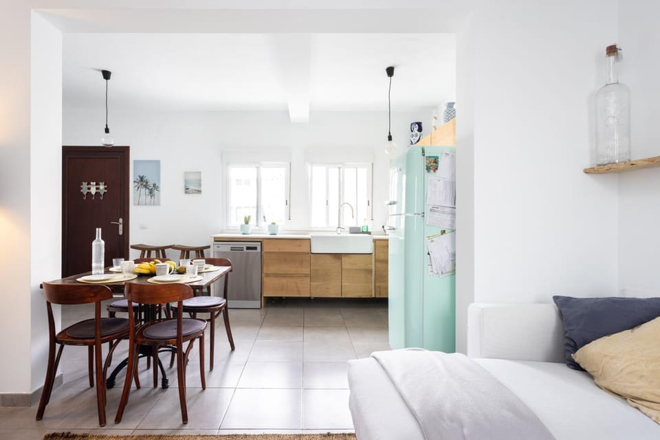 Kitchen or kitchenette, Seating area, Dining area, dishwasher, kitchen