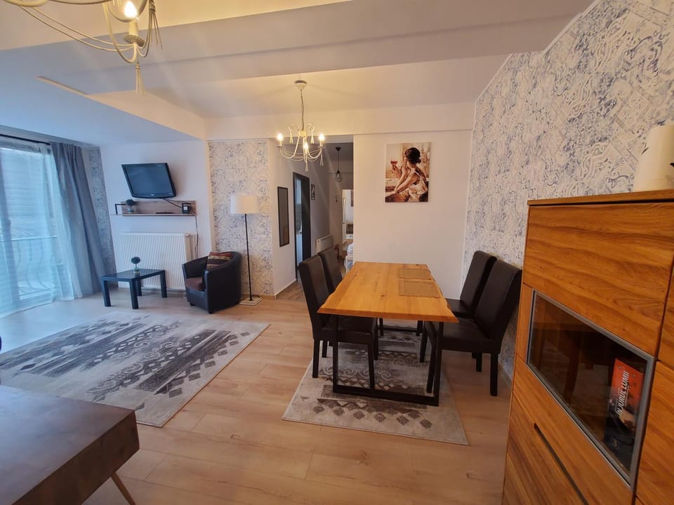 Communal lounge/ TV room, Living room, Dining area