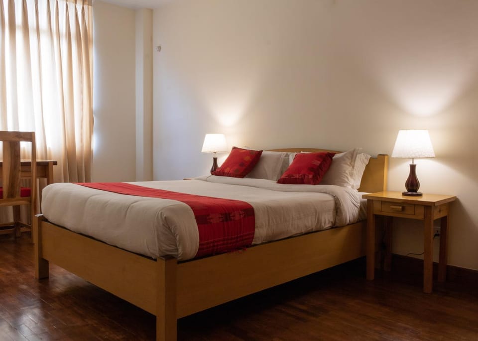 Bed, Photo of the whole room, Seating area, Bedroom