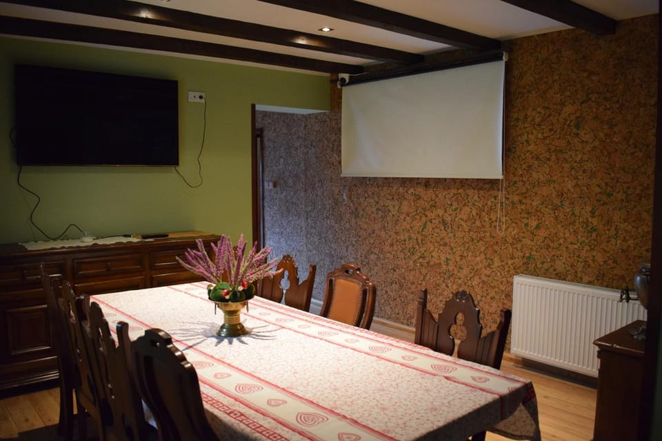 TV and multimedia, Dining area