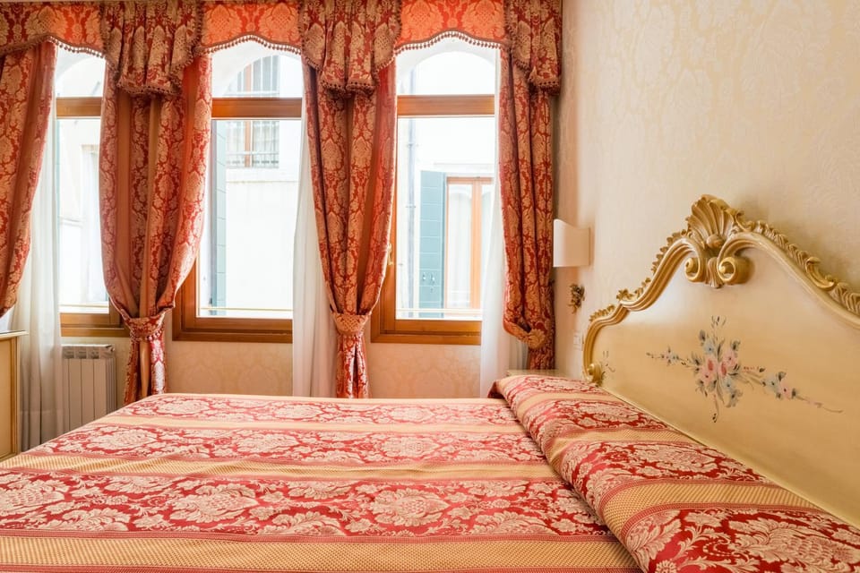 Bed, Bedroom, air conditioner
