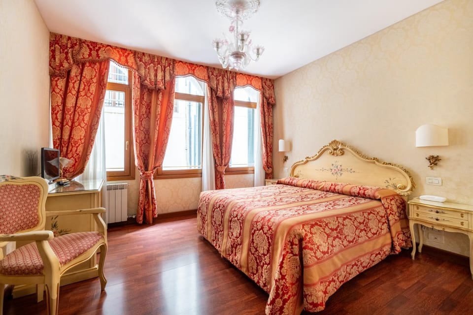 Bed, TV and multimedia, Bedroom, air conditioner