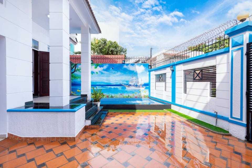 Patio, Facade/entrance