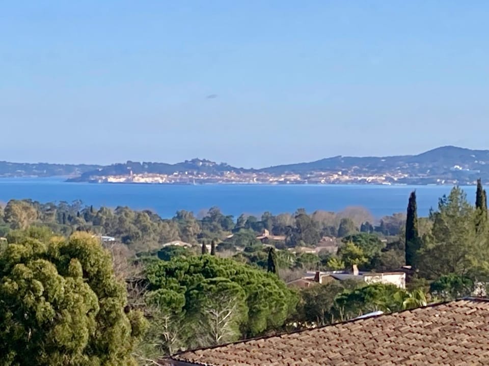Les Restanques coquelicot vue mer Apartment in Grimaud