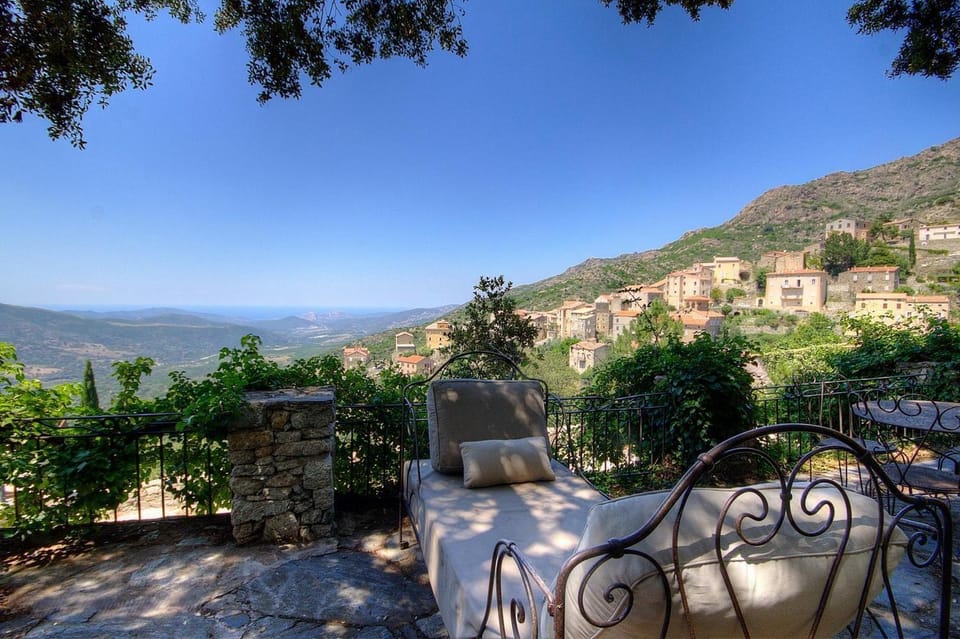 Mountain view, Sea view