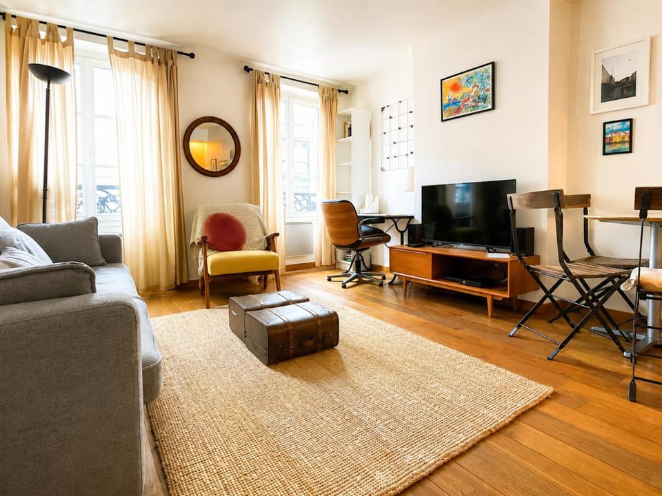 Communal lounge/ TV room, TV and multimedia, Living room, Seating area, Evening entertainment