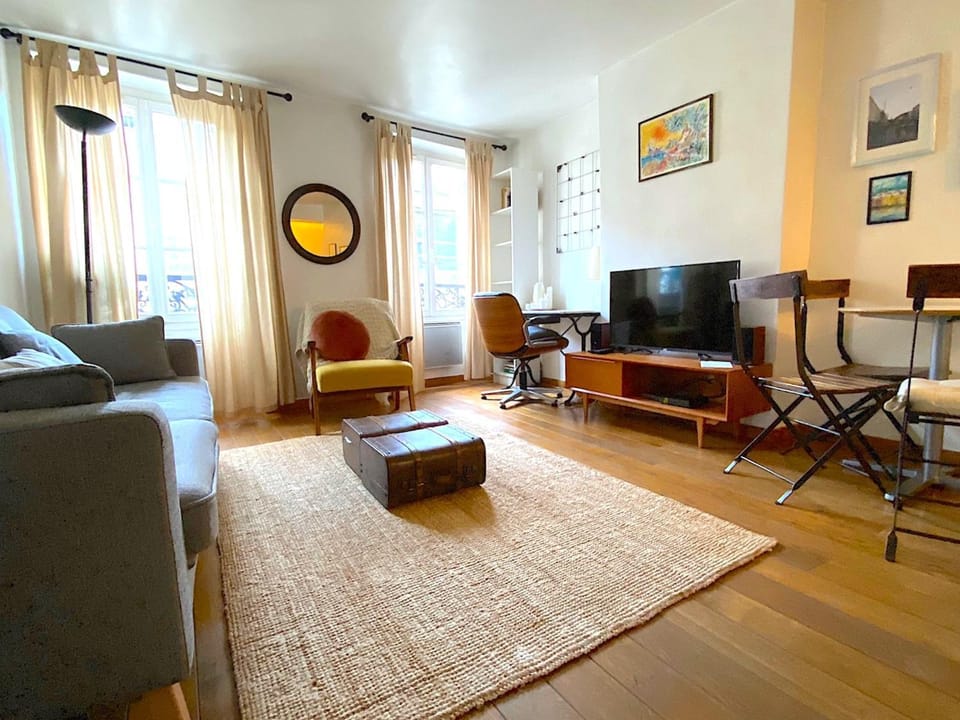Communal lounge/ TV room, TV and multimedia, Living room, Seating area, Evening entertainment