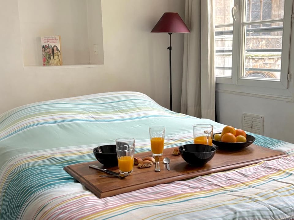 Bed, Food and drinks, Photo of the whole room, Bedroom, Food, Breakfast, Continental breakfast, Drinks