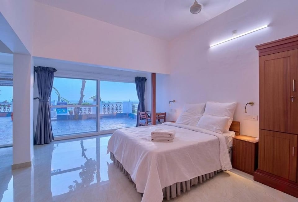 Bed, Photo of the whole room, Bedroom, Sea view