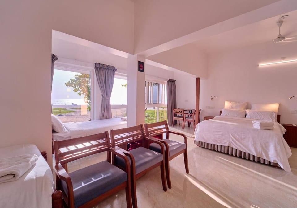 Bed, Living room, Photo of the whole room, Seating area, Bedroom, towels