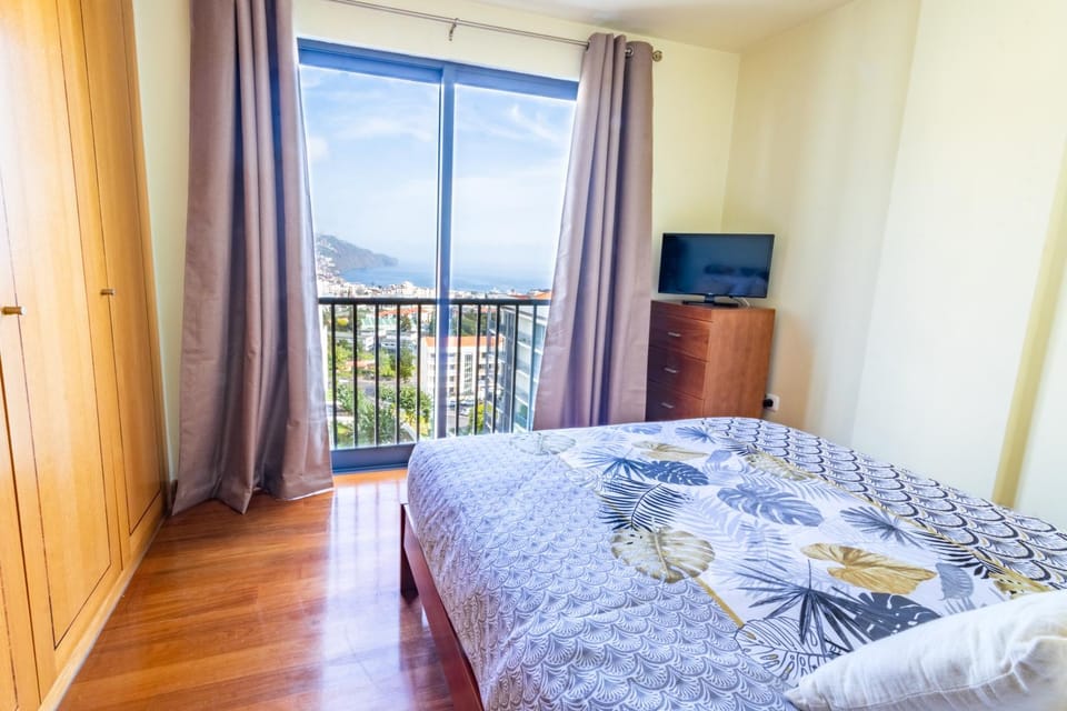 Bed, View (from property/room), Bedroom, Sea view