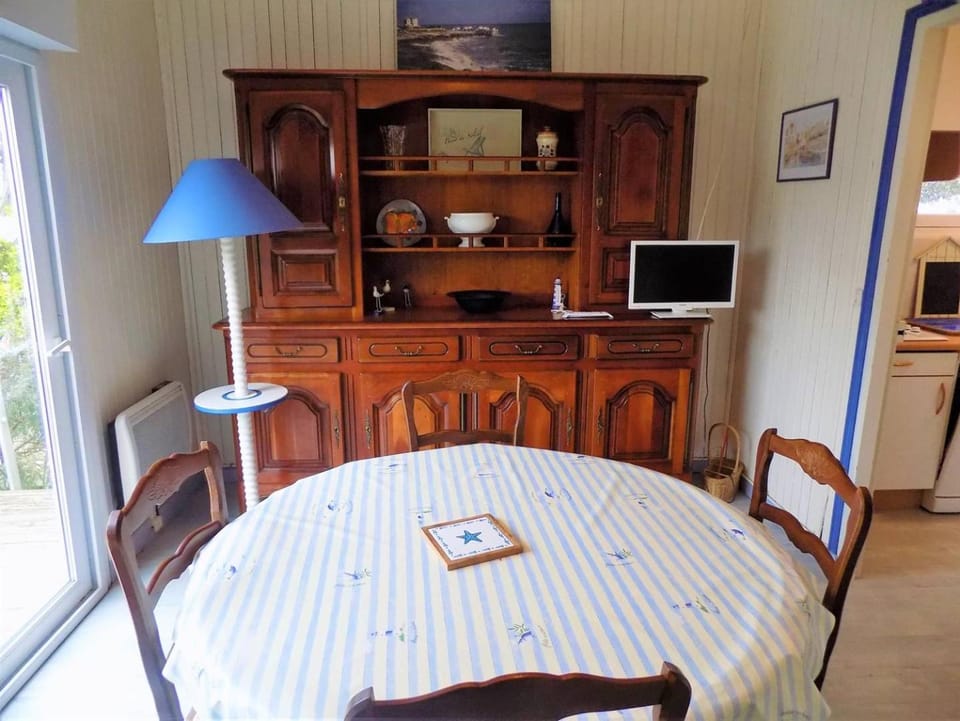 TV and multimedia, Dining area, hair dresser