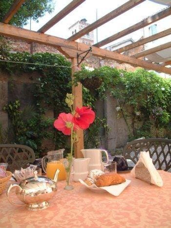 Balcony/Terrace, Food, Drinks