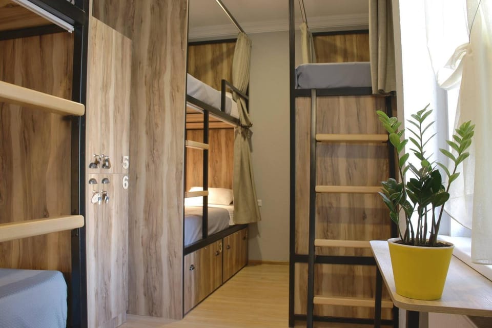 Bedroom, bunk bed