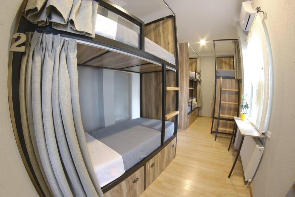 Bedroom, bunk bed